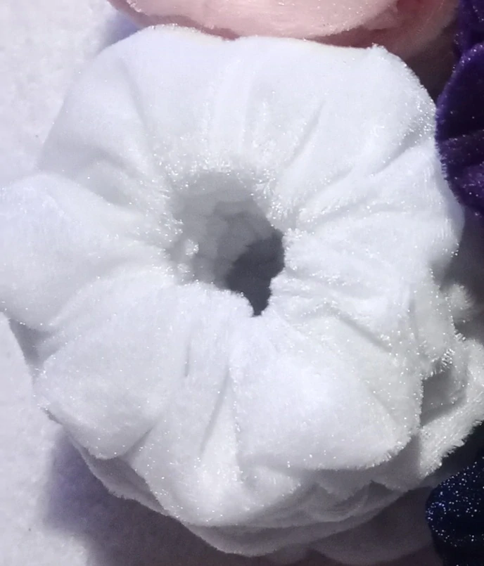 Veľké Gumičky scrunchie Zamat biele